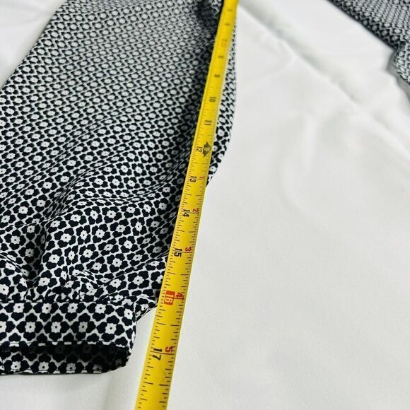 Max Studio Size Medium Long Sleeve Surplice Wrap Blouse Black White Clower 0660 - Picture 10 of 12